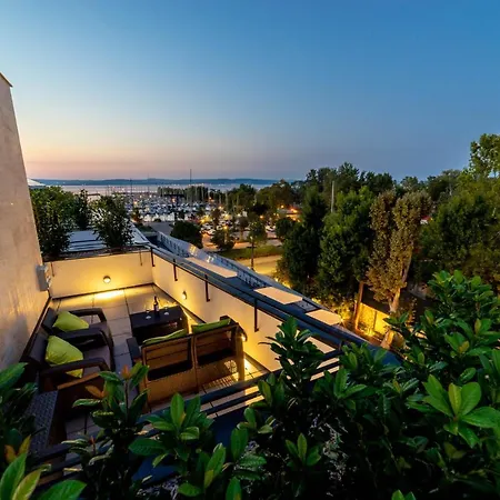 Moments - Emerald Penthouse Apartman Balatonszemes