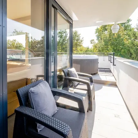 Apartman Moments - Emerald Penthouse *