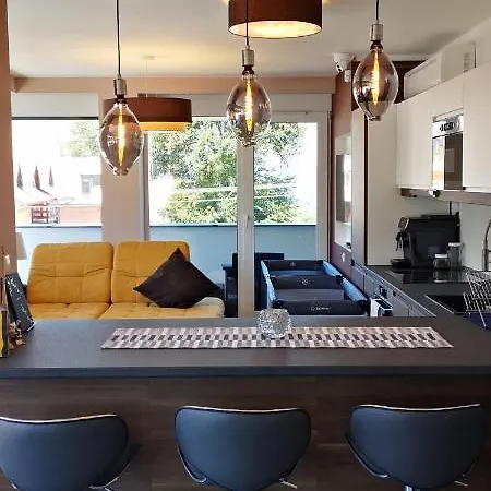 Moments - Emerald Penthouse Apartman *
