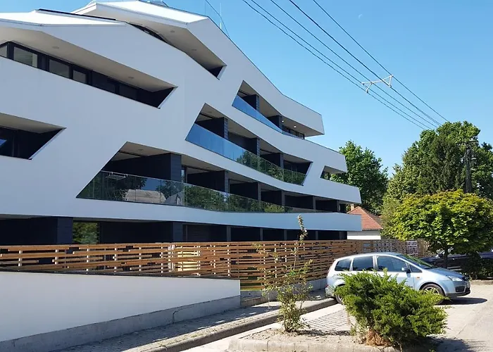 Moments - Emerald Penthouse