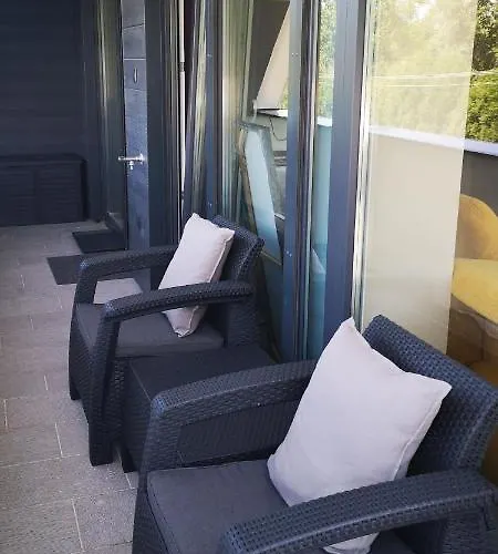 Apartment Moments - Emerald Penthouse *