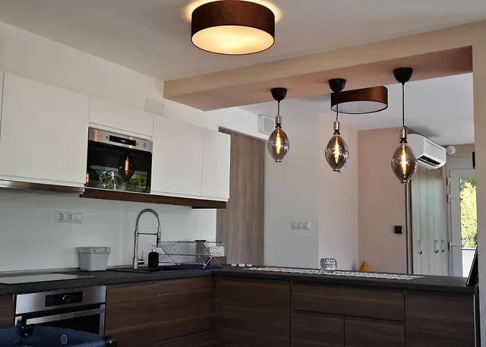 Apartment Moments - Emerald Penthouse