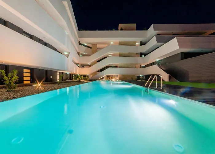 Apartment Moments - Emerald Penthouse *