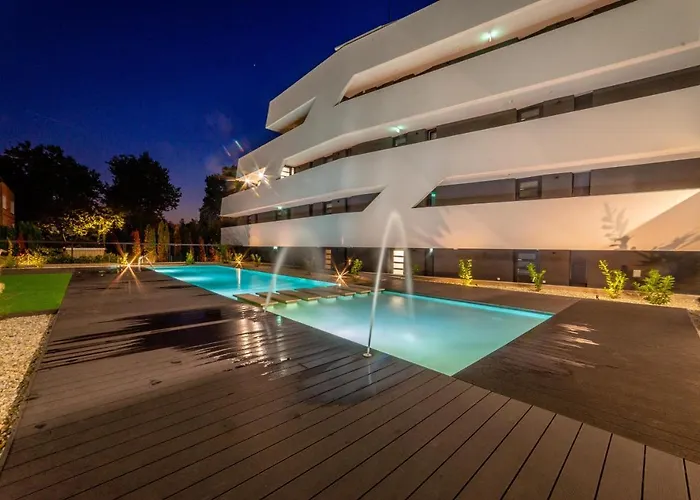 Moments - Emerald Penthouse Apartment